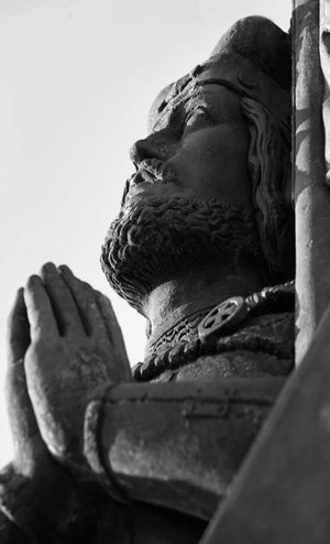 Svatý Václav, socha na Karlově mostě, výřez, foto Stanislav Přibyl